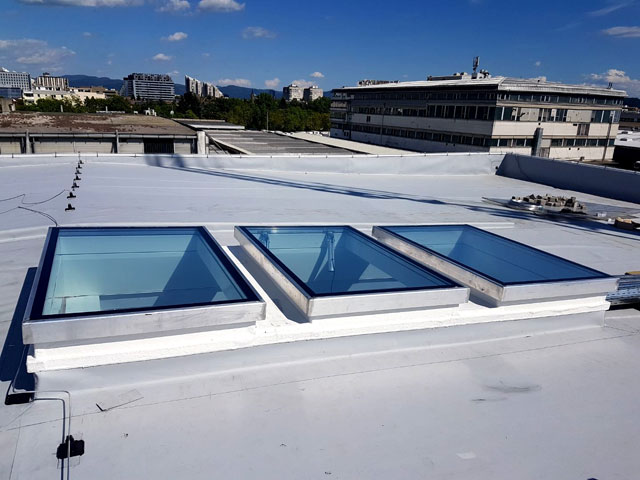 Ram prozora izrađen od alu profila sa prekinutim termičkim mostom