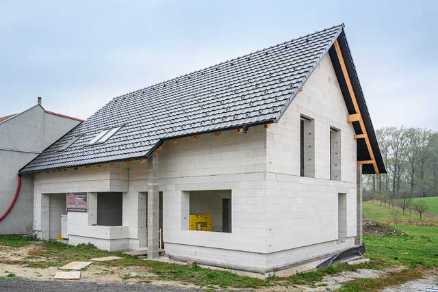 U potpunosti ozidan objekat, stavljen pod krovni pokrivač