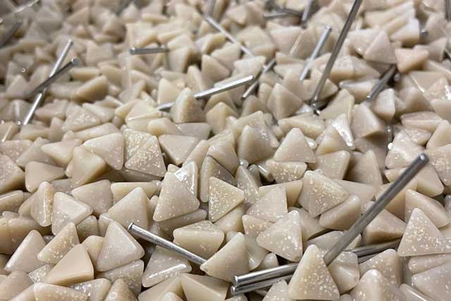 Nepenasti plastični medij