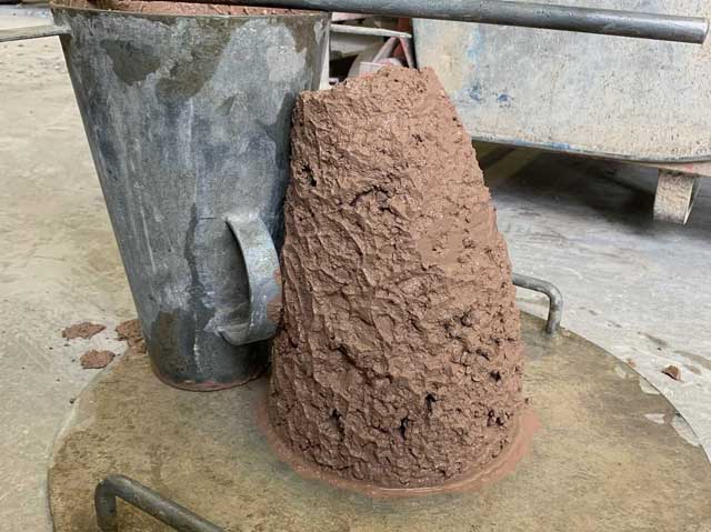 Kalcinisani glineni cement 
