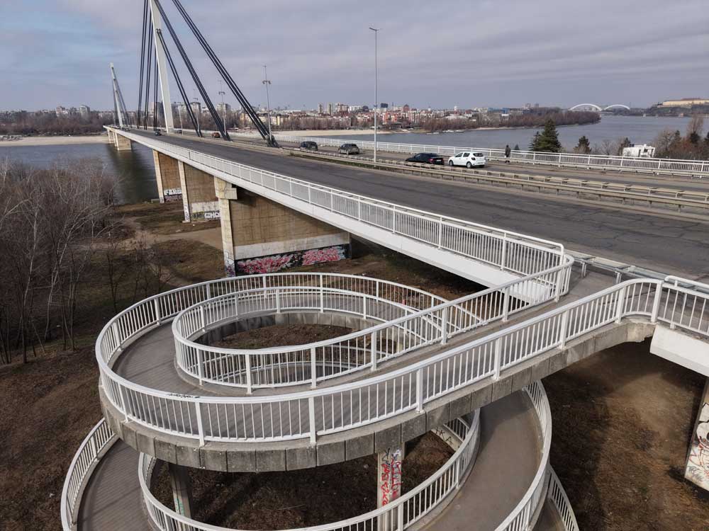 Jadran, Most slobode