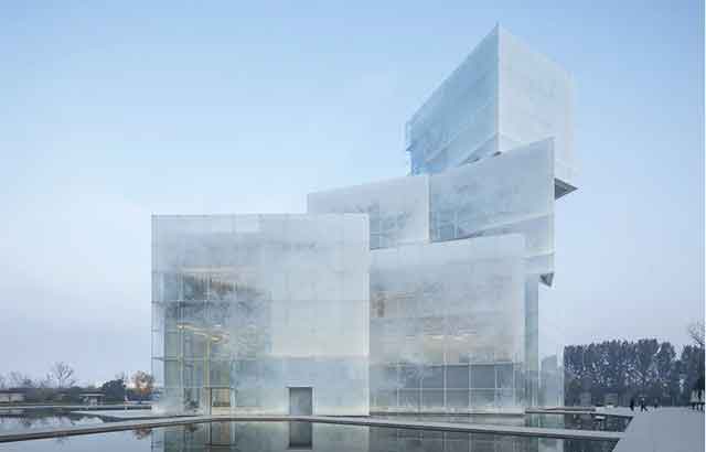 Kulturno turistički centar sačinjen od 9 kocki leda