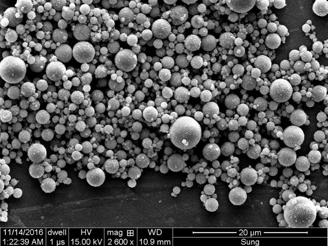 Mikroskopski prikaz čestica „letećeg pepela“ koje su korišćene za dobijanje ekološki prihvatljivijeg betona
