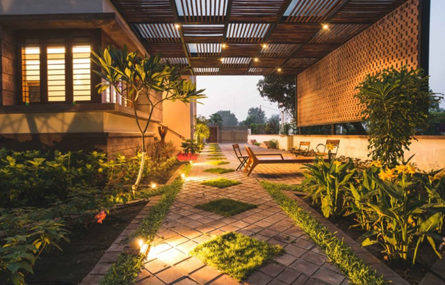 Prirodno klimatizovana moderna kuća u Indiji
