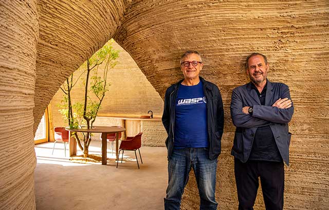 Osnivač i direktor WASP-a Massimo Moretti sa arhitektom i projektanttom održivog dizajna Mariom Cucinellom sa desne strane