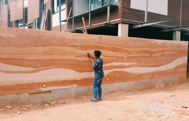 Prelepi zidovi od nabijene zemlje u Gani