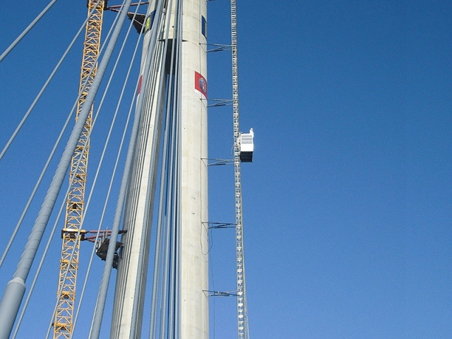 Projekat Most na Adi, Beograd, Srbija - oprema: GEDA PH 2032 650 Single, GEDA SH 600, visina dizanja - 180 i 100 m, kapacitet - 2000 kg / 25 osoba