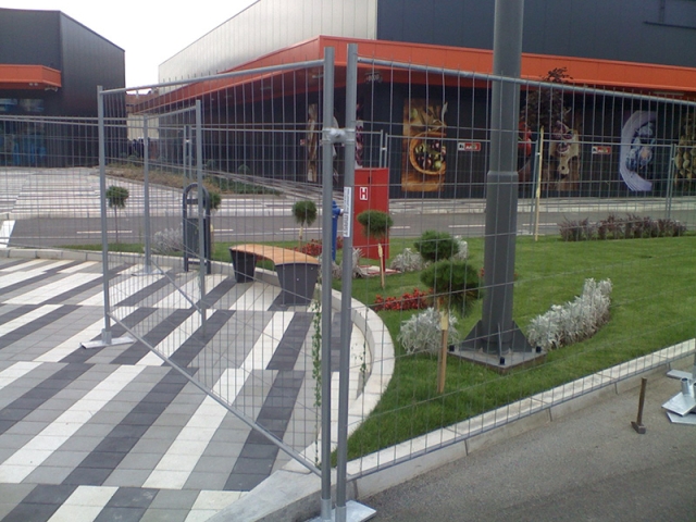 Projekat u Jagodini, Srbija - oprema: zaštitne ograde SCHAKE - mobilna ograda  „Leicht“ 3,5 x 2,0 m