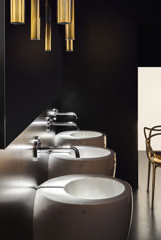 IBA ONE Samostojeći lavabo - Brojne inovacije potvrđuju uspeh bliske saradnje između dizajna i razvoja. Jedan od mnogih primera je prvi samostojeći lavabo, predstavljen 2002. godine, koji već uživa kultni status među ljubiteljima dizajna enterijera.