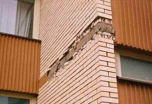 Oštećenja betonske konzole objekta