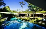 Niskoenergetska kuća u Singapuru sa zelenim krovom i biološkim bazenom
