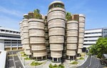 Univerzitetska zgrada u obliku klastera od 12 kula nalik tornadu u Singapuru