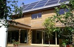 Kuća sa nultom emisijom ugljen-dioksida koja profitira od viška energije