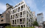Otečena betonska fasada povećava korisnu površinu ove poslovne zgrade u Seulu