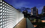 Skulpturalne fasade nalik čipki prirodno filtriraju svetlost u ovom brazilskom domu