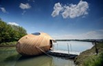 Samoodrživa plutajuća kućica u obliku jajeta