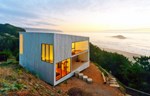 Minimalistička D kuća na litici u Čileu je okupana suncem