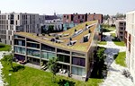 Talasasti zeleni krov kruniše stambeni blok u Holandiji