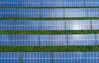 Nova era solarnih panela: Lakši, jeftiniji i efikasniji zahvaljujući jednom molekulu