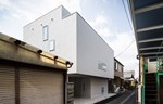 Udobna kuća u Japanu je osamljeni prostor u sred prometnog naselja