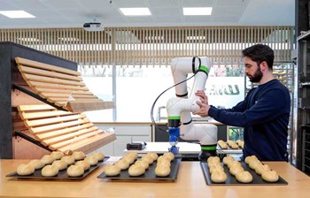 Roboti u pekari -  Povećava se interesovanje za kobote u trgovini i zanatstvu