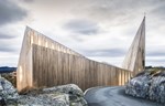 Moderna drvena crkva se izdiže poput šiljate krune u Norveškoj