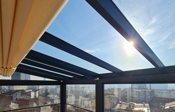 Efikasna zaštita od sunca za staklene krovove koja privlači poglede