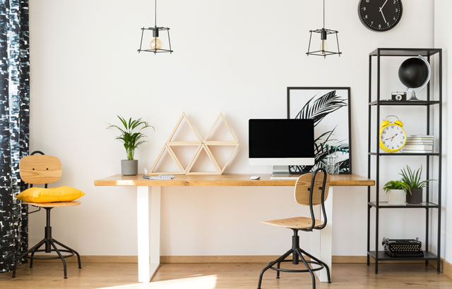 Novo u ponudi kompanije Expo Line - Kancelarijski sto Vale sa radnom pločom od prirodnog masiva hrasta