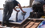Francuska propisala da svi novi krovovi moraju biti prekriveni biljkama ili solarnim panelima