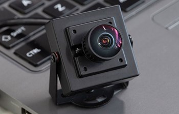 AI kamere koje prate reakciju publike i optimizuju reklamnu kampanju