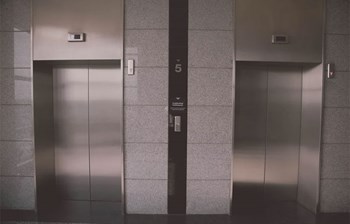 Prvi konkurs za subvencionisanu zamenu liftova u oktobru