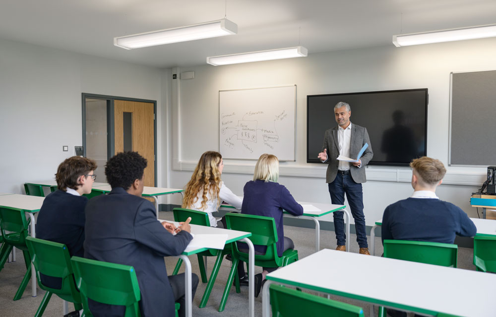 Svetiljka COLLEGE 2 za kreativni ambijent u školama
