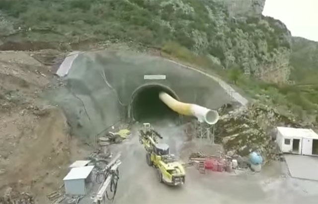 Probijen tunel na auto-putu nakon godinu dana (VIDEO)