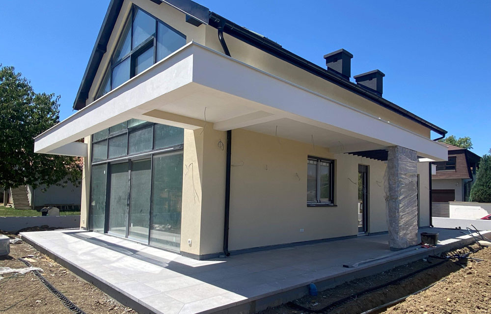 Eksterijer oplemenjen pločama od sinterovanog kamena