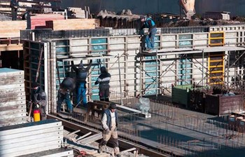 Građevinska industrija u Srbiji beleži rast: Broj izdatih dozvola povećan za 14,2%